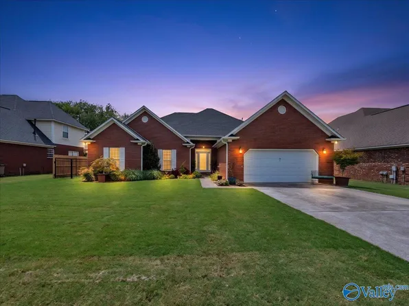 1941 Red Sunset Dr SW, Decatur, AL 35603