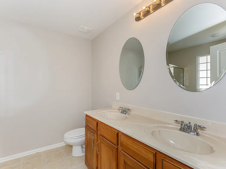 5721 Verrazano Dr — Photo 9