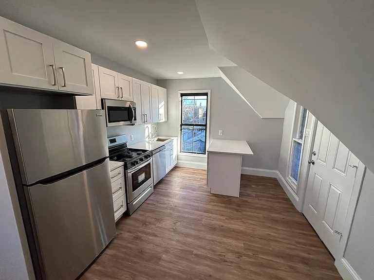 1049 W Roscoe St #3 — Photo 2