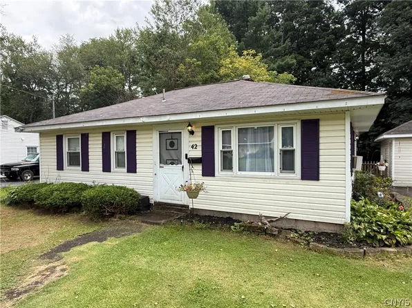 42 Pinecrest Rd, Whitesboro, NY 13492