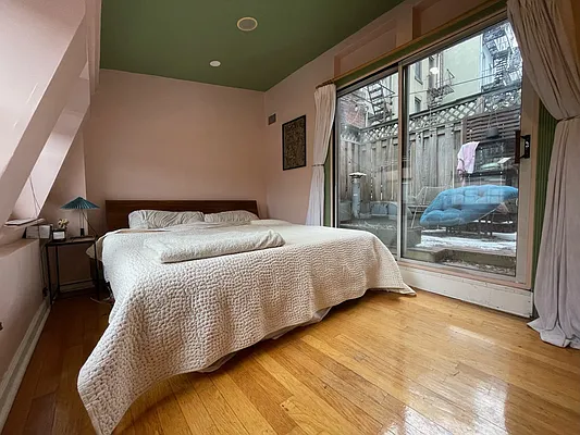 Rented by Bedford Brownstone Realty | media 27