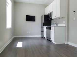 Contemporary studio in Lincoln Park, Chicago, IL 60614