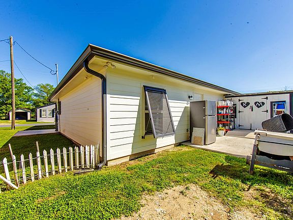 3rd image of 218 Lafaye Ave