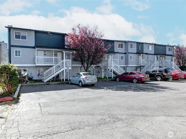 8823 Holly Dr #E206, Everett, WA 98208