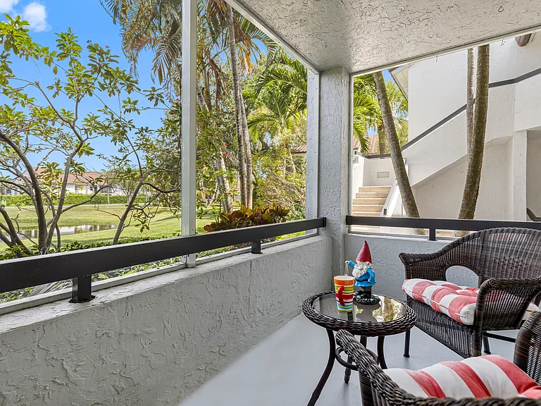 Centro at Davie Apartments — Photo 38