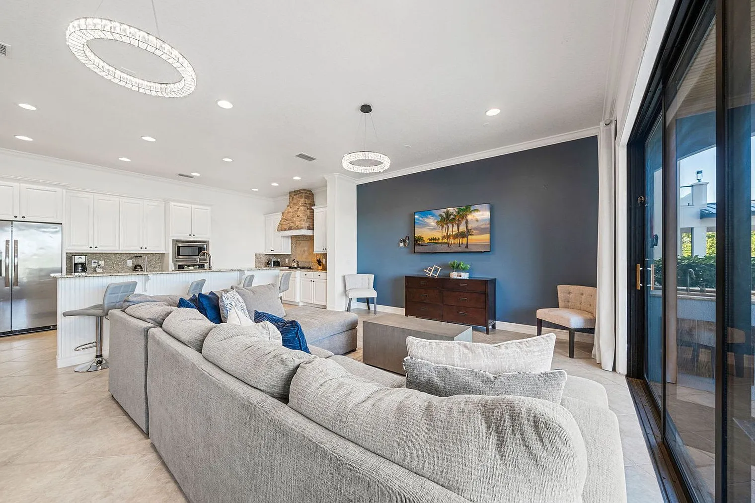5 bed, 4.0 bath, 3013 sqft, $6,020 — Photo 1