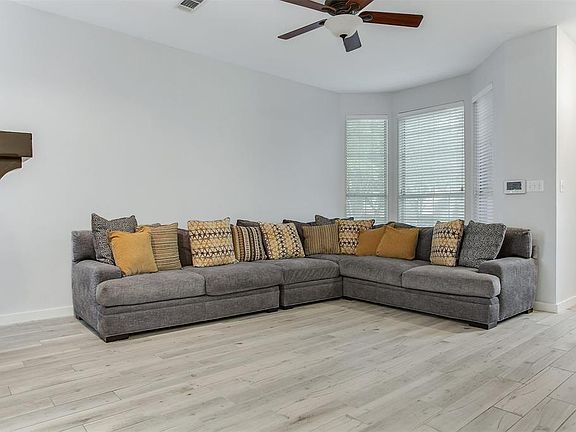 5th image of 3285 Green Ct