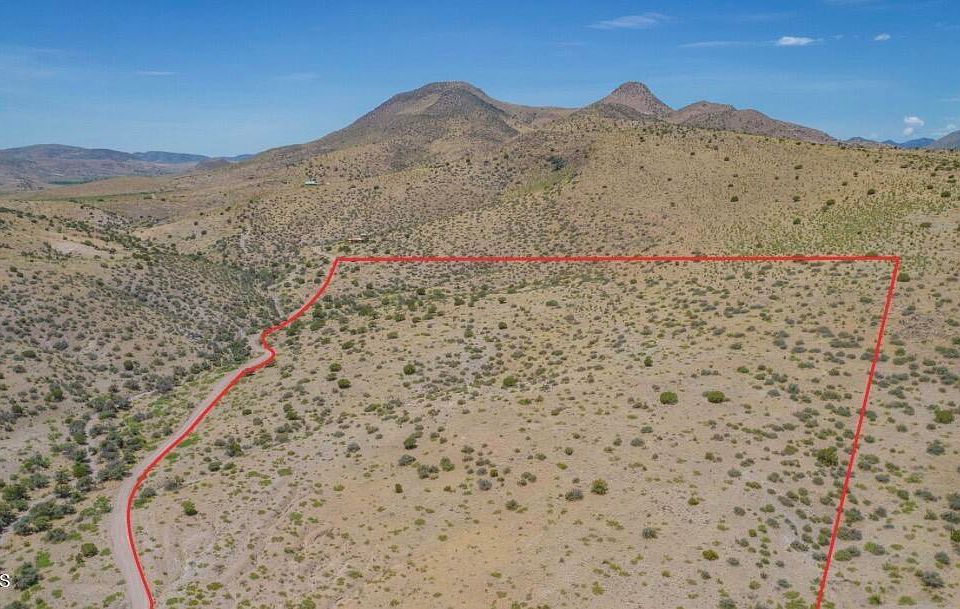 1st image of 13 Cochise Trl