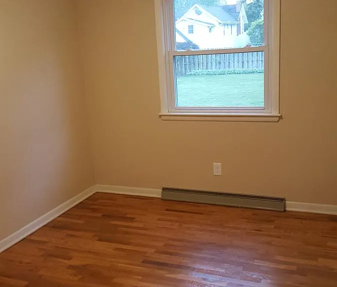 614 Samantha Ave — Photo 4