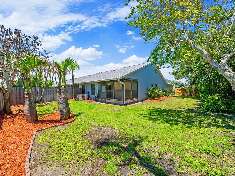 39 Anchor Dr — Photo 1