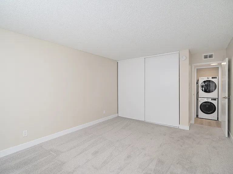 Lynwood Knolls — Photo 10