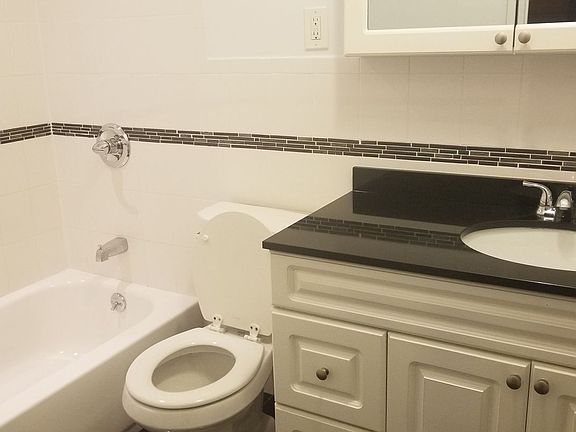 4th image of 3128 29th St APT 4F