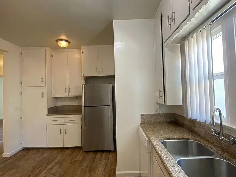2301-2305 N Magnolia Ave — Photo 6