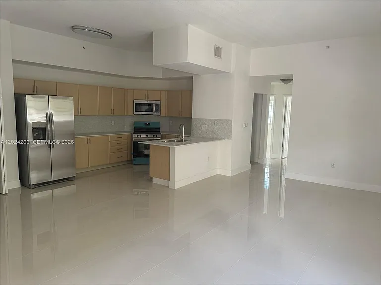2851 Riverside Dr #205 — Photo 3
