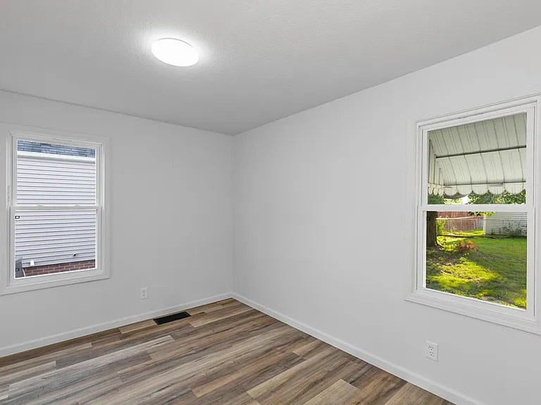 2635 Ellis Ave NE — Photo 10