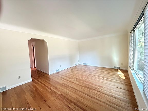 3rd image of 20950 Country Club Dr