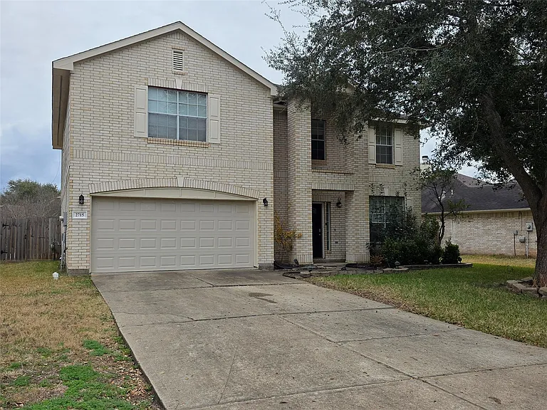 2715 Riverhollow Ln — Photo 1