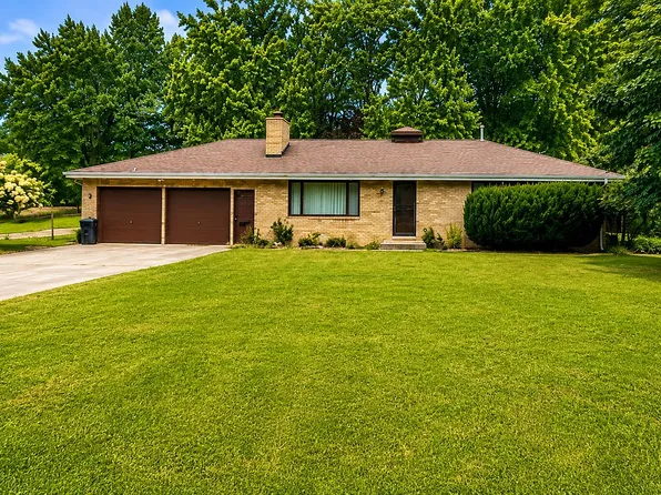 230 E Far Hills Dr, East Peoria, IL 61611