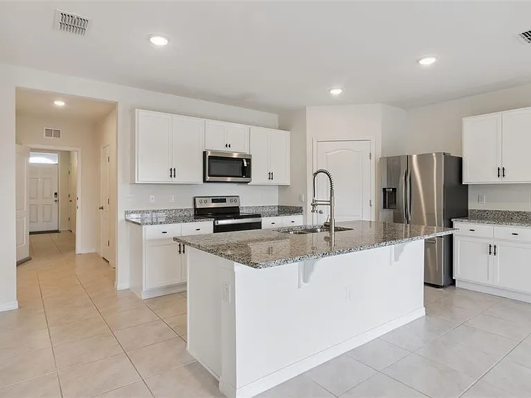 4373 Deleon St — Photo 6