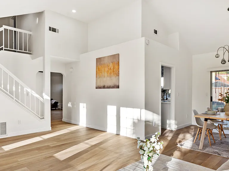 210 Hawkins St — Photo 14
