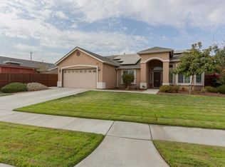 2270 Lorena Ave, Sanger, CA 93657