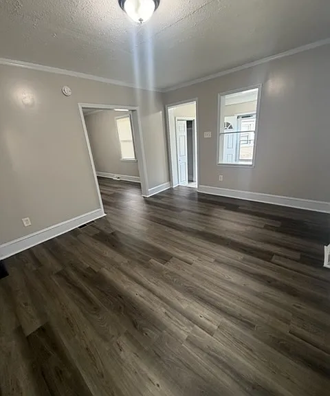 111 S Wilson Ave — Photo 5