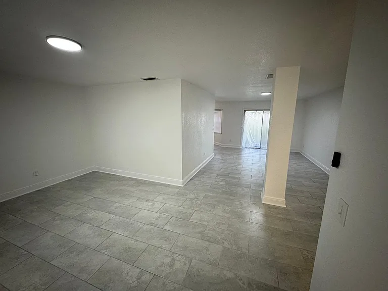 1178 S Cooper Dr — Photo 3