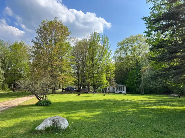 8431 E Manales Rd, Branch, MI 49402