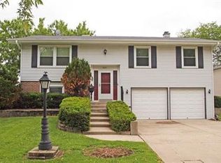 1563 W Oakmont Rd, Hoffman Estates, IL 60169