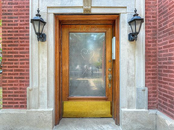 3rd image of 1019 E Hyde Park Blvd #3