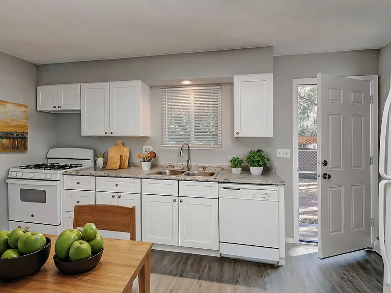 1415 S Corona Ave. — Photo 27