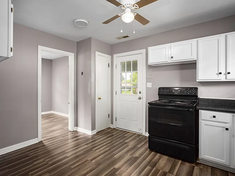 4126 Eastwood Dr — Photo 6