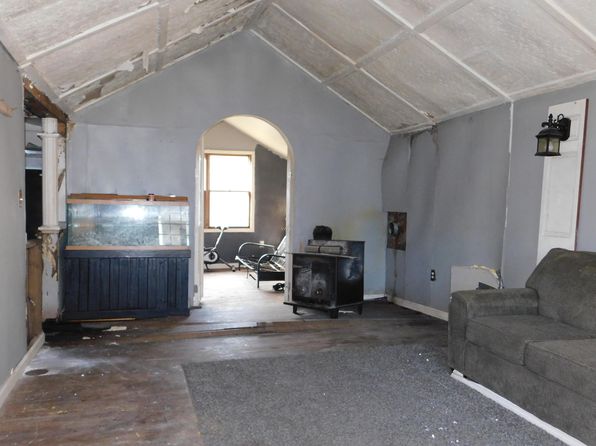 67 Pounding Mill Rd, Evarts, KY 40828