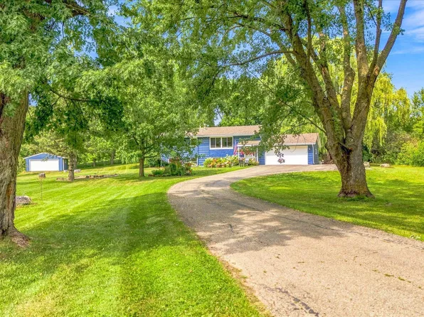 18480 Country Squires Cir, Prior Lake, MN 55372