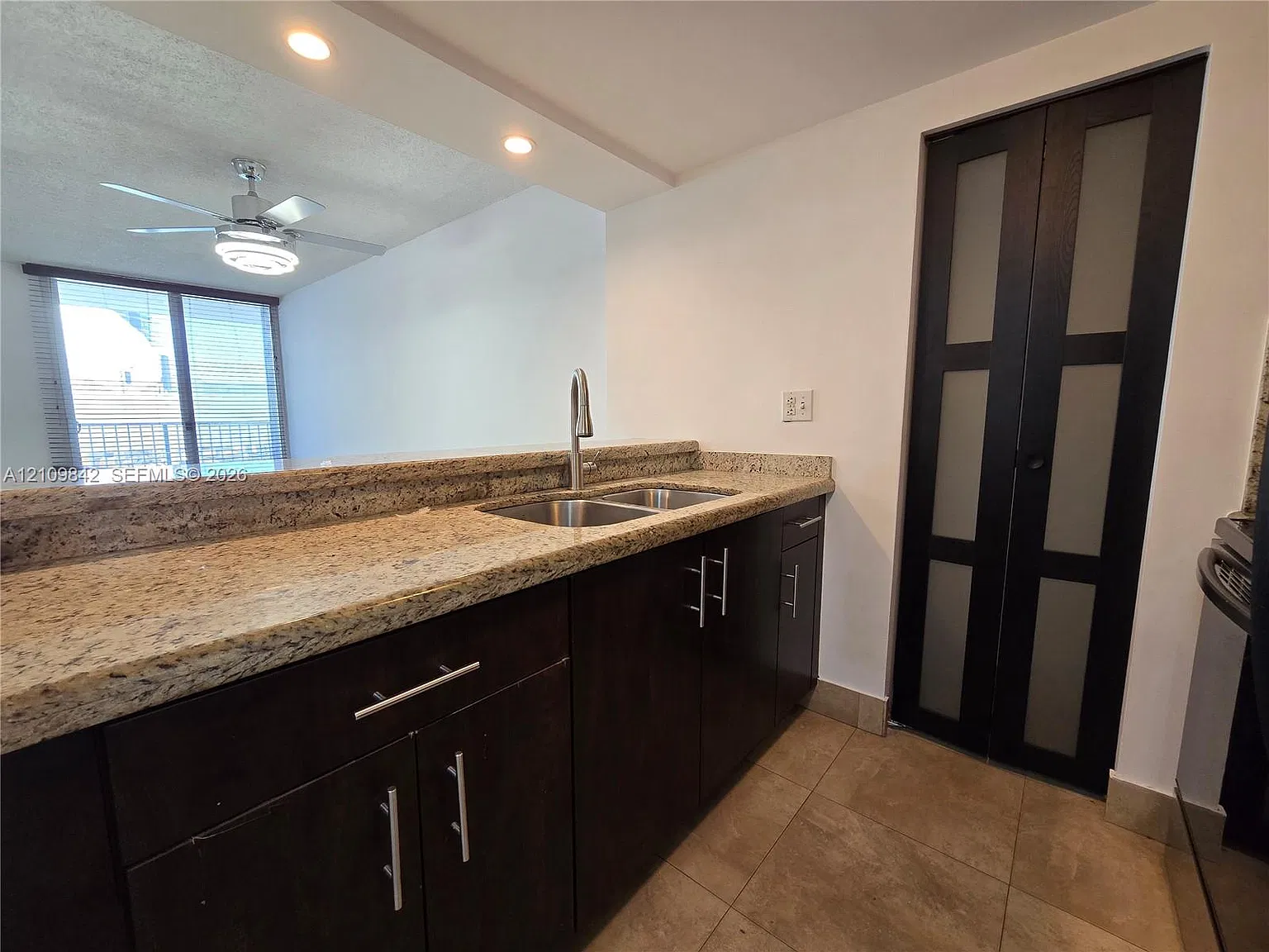 Madison Downtown Condo — Photo 4