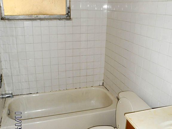 5th image of 7404 Country Club Dr