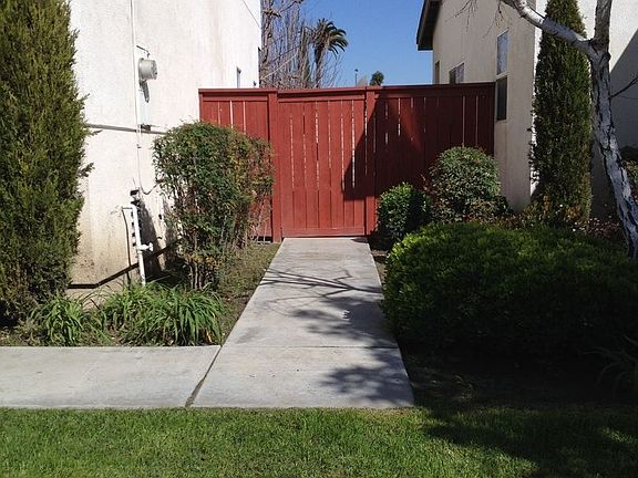 3rd image of 2011 E 120th St