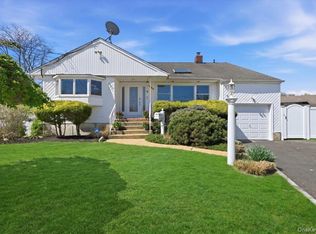 1600 Milburn Ct, Wantagh, NY 11793