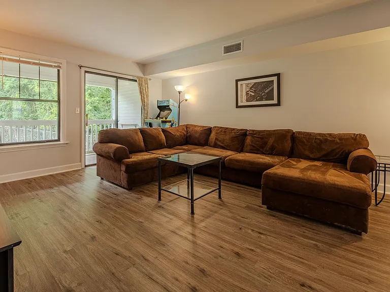 290 Appleby Dr #280 — Photo 3