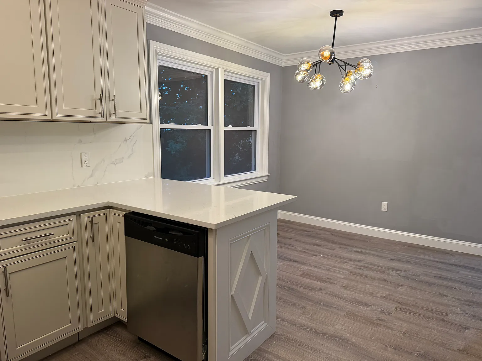 4 bed, 1800 sqft, $3,200 — Photo 2