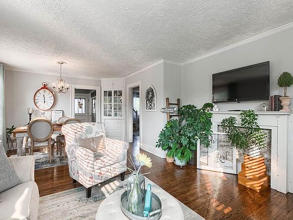 4th image of 411 Geary Ct