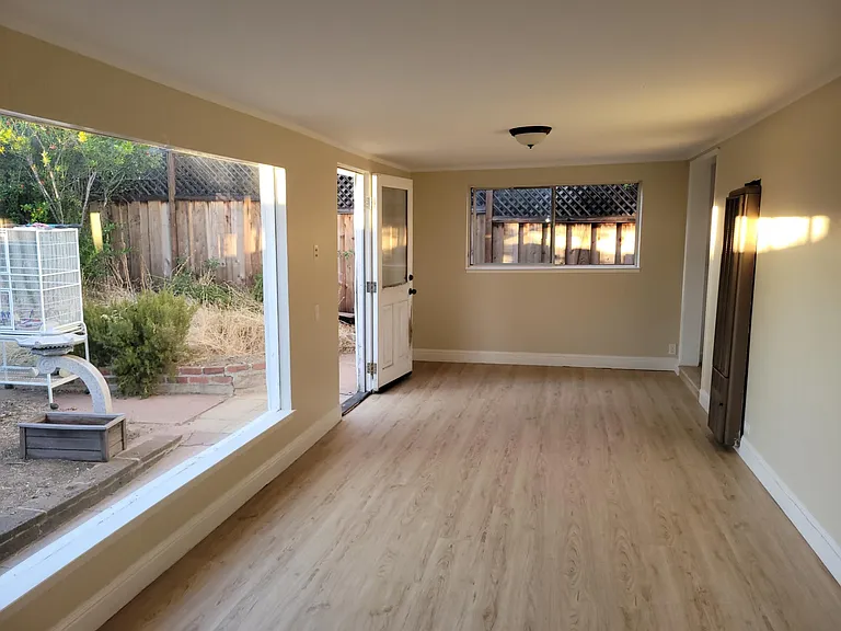 3142 Oak Knoll Dr — Photo 2