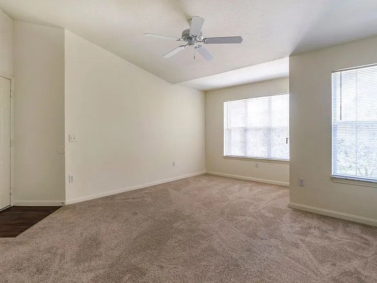 Woodridge Apartments — Photo 24