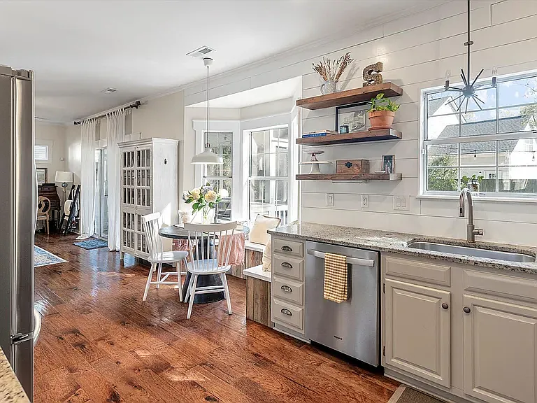 1927 Oak Tree Ln — Photo 7