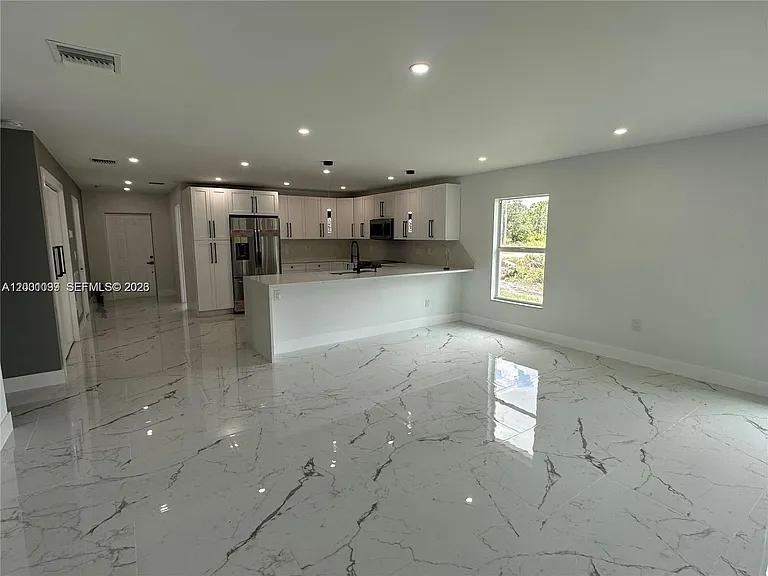1125 Milwaukee Blvd — Photo 7