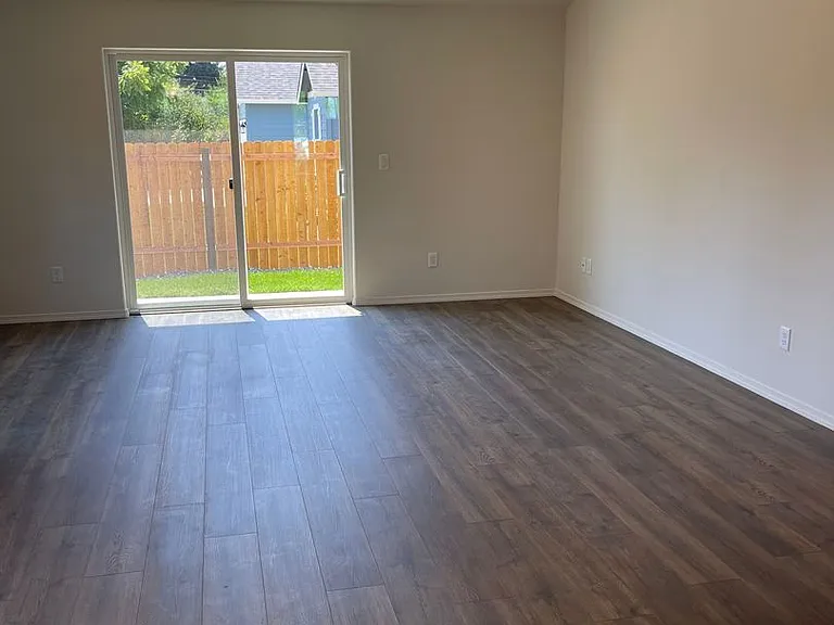 1608 Zoe Ave — Photo 9