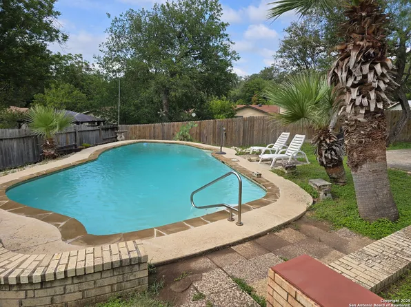 5710 Bogart Dr, San Antonio, TX 78240