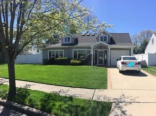 1318 Harry Ln, Merrick, NY 11566