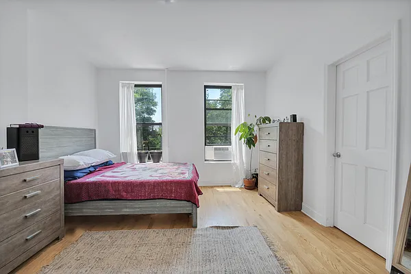 Rented by Compass | media 9