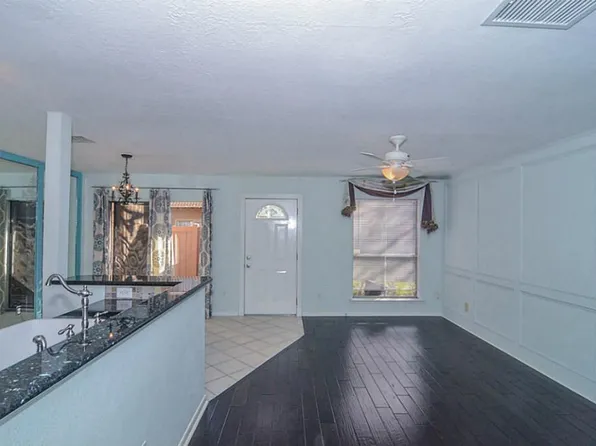 2379 Briarwest Blvd Unit 32, Houston, TX 77077